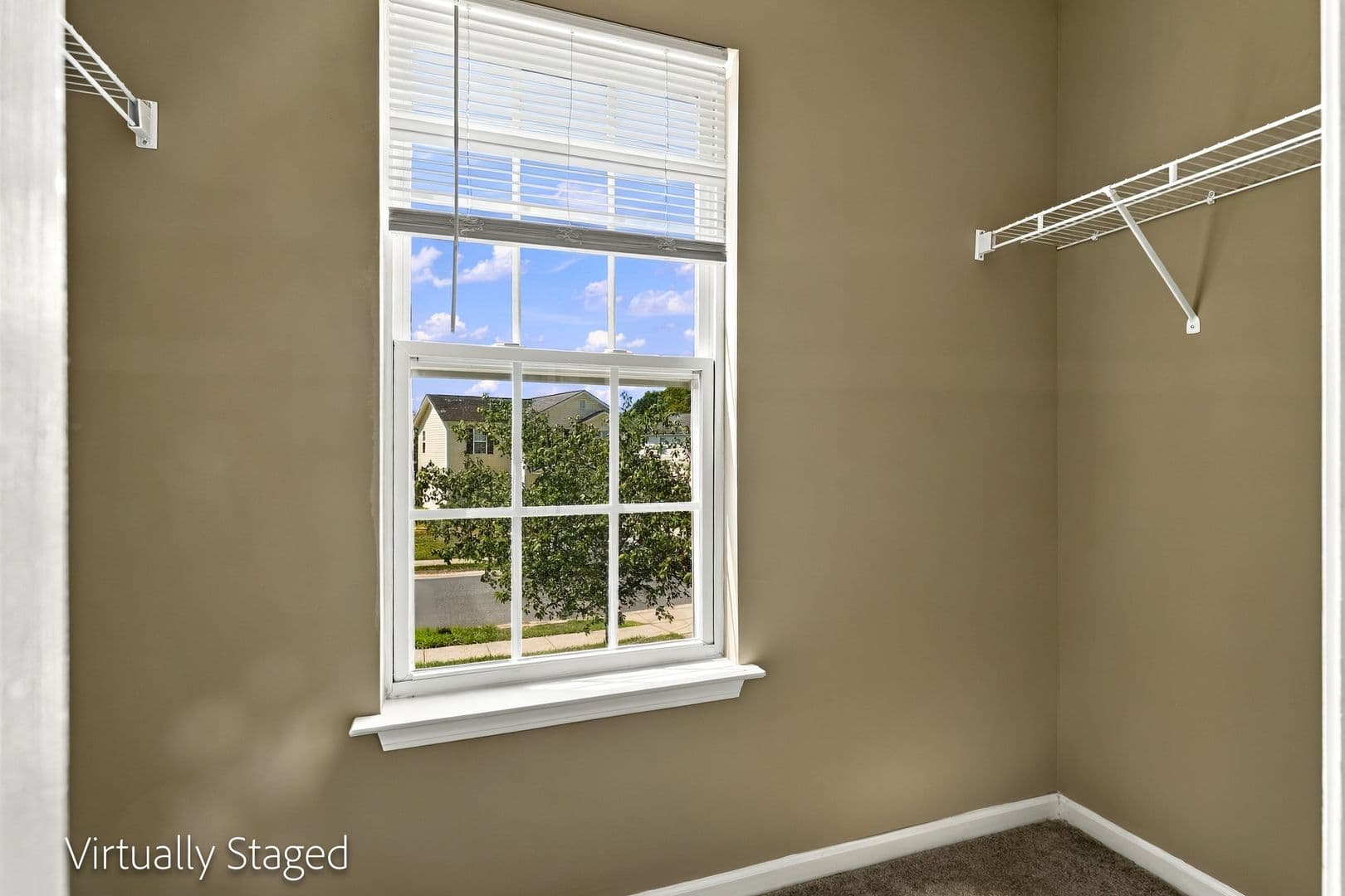 Charlotte House: 822 Oakshire Cir