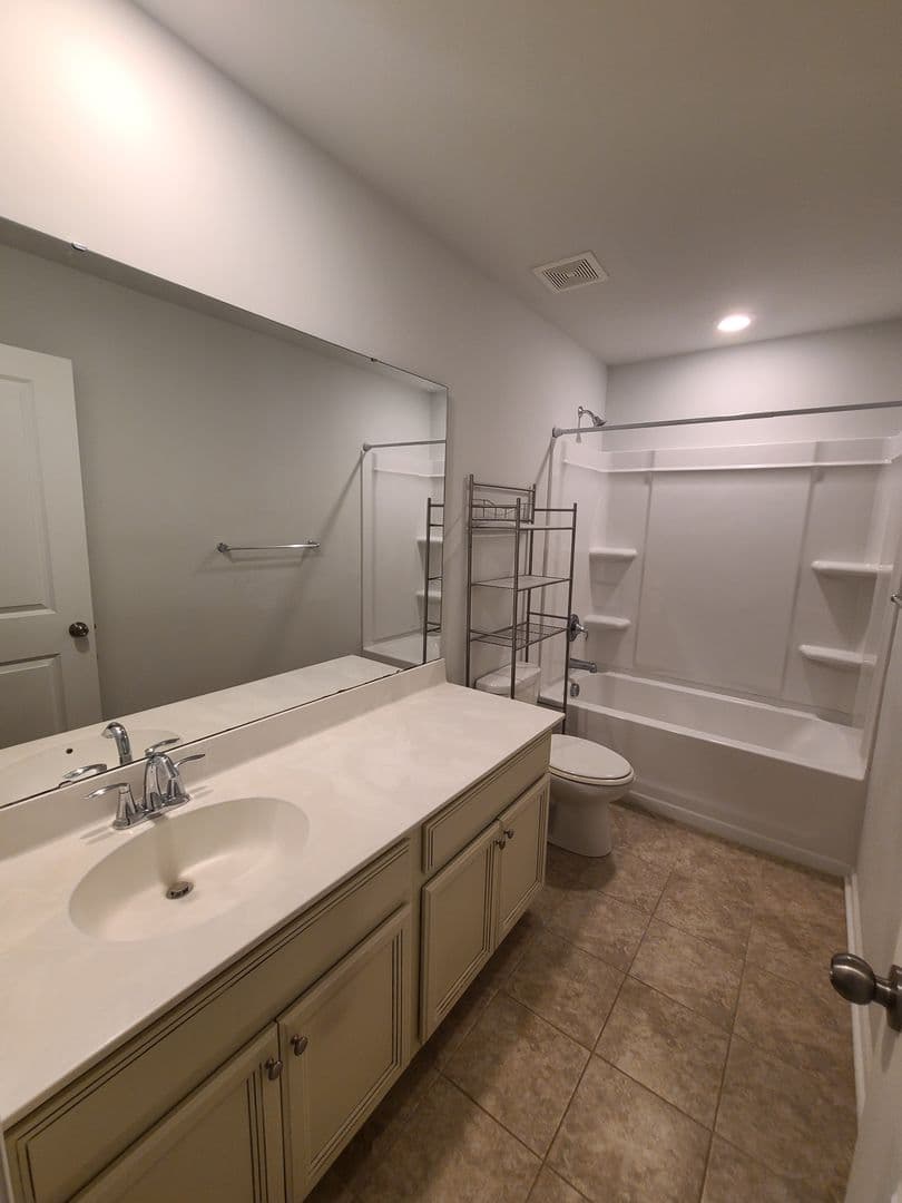 North Charleston House: 9830 Black Tupelo Lane