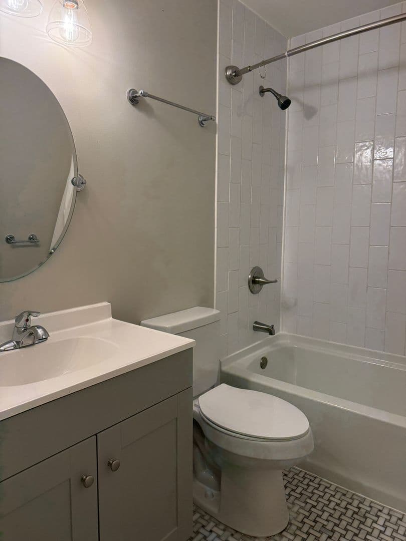 Summerville House: 125 Sawmill Dr