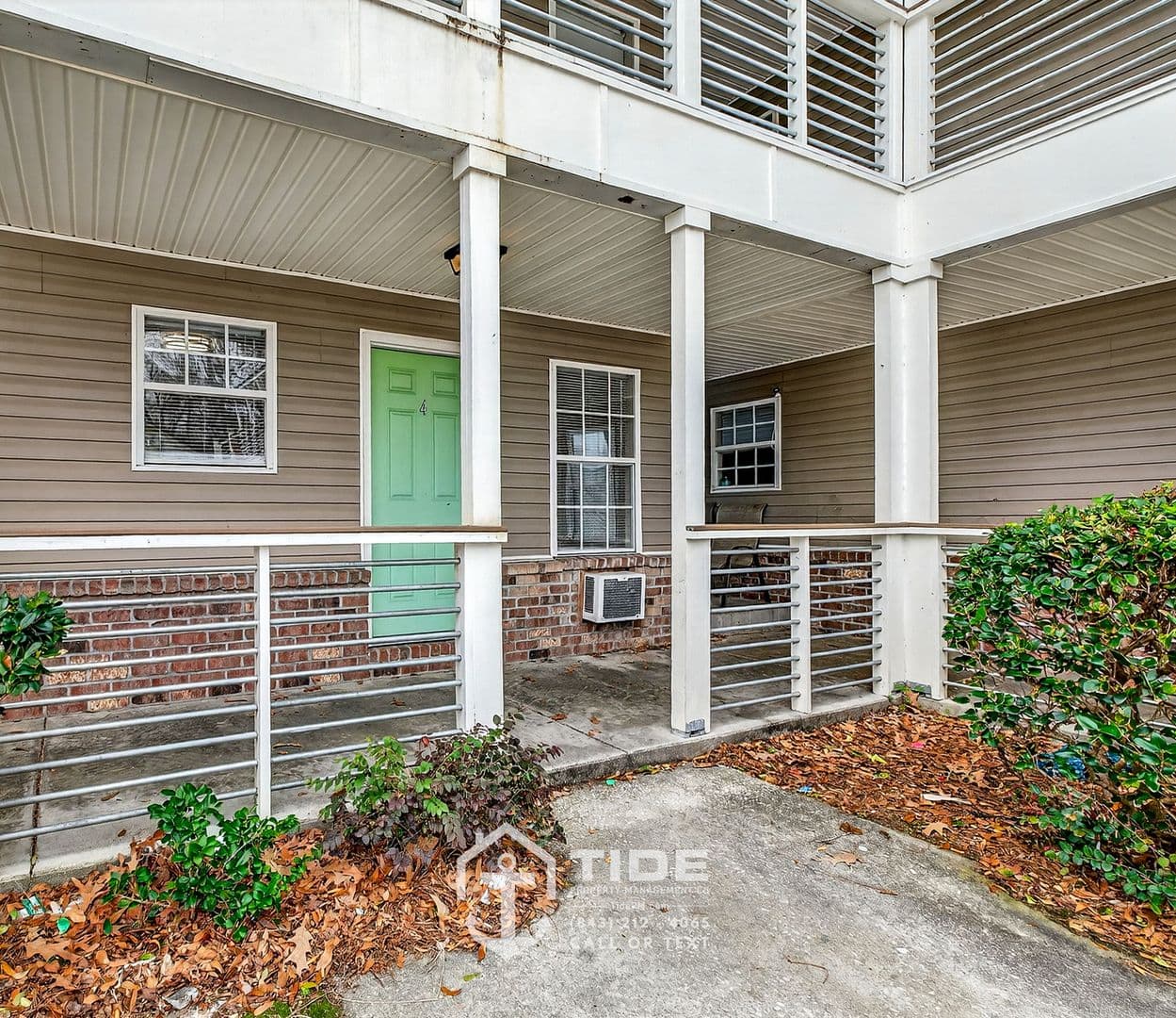 North Charleston Apartment: 2220 Van Buren Ave