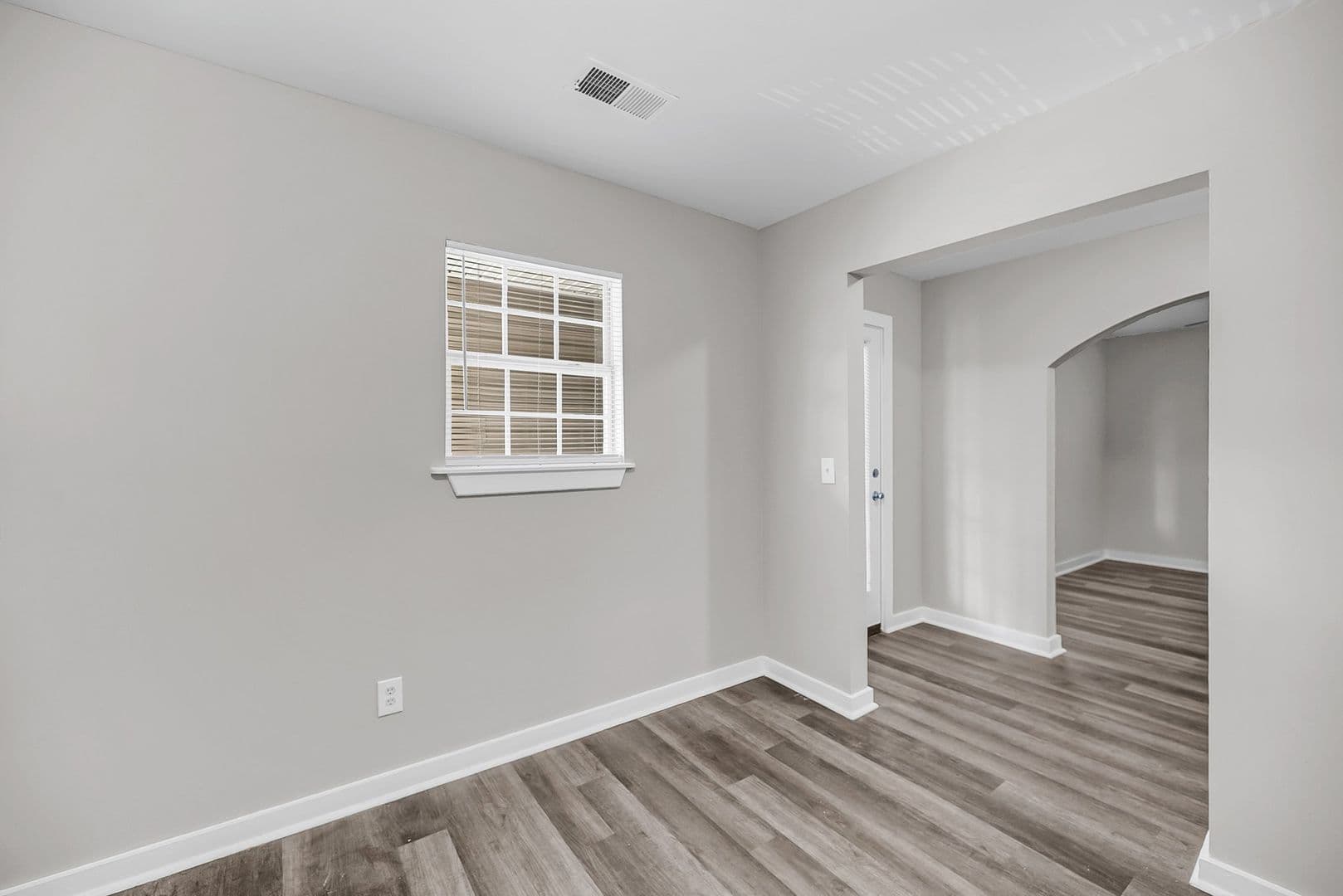 North Charleston Apartment: 2220 Van Buren Ave