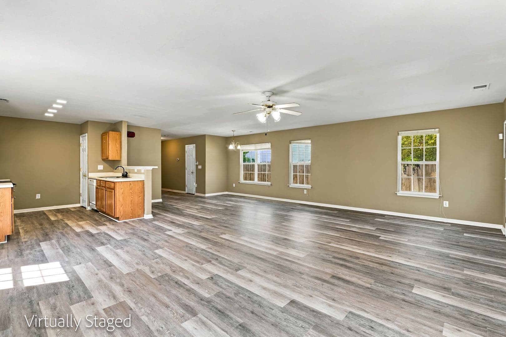 Charlotte House: 822 Oakshire Cir