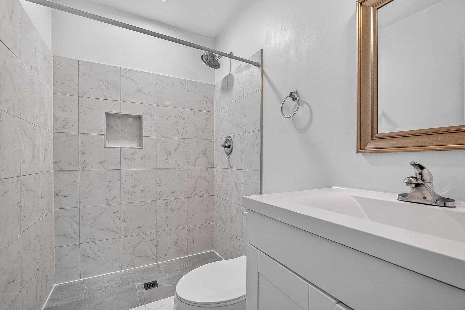 North Charleston House: 6933 Raymond Ave