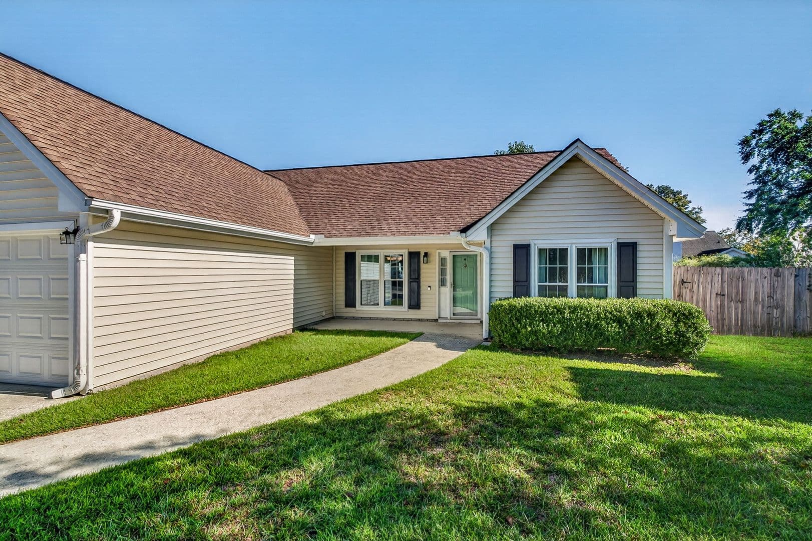 Summerville House: 117 Hopper Dr