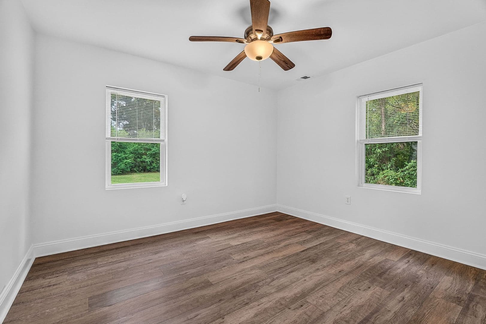 North Charleston House: 6933 Raymond Ave