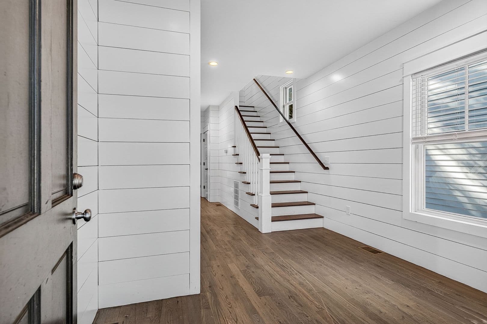 Charleston Apartment: 5 E Hampstead Square