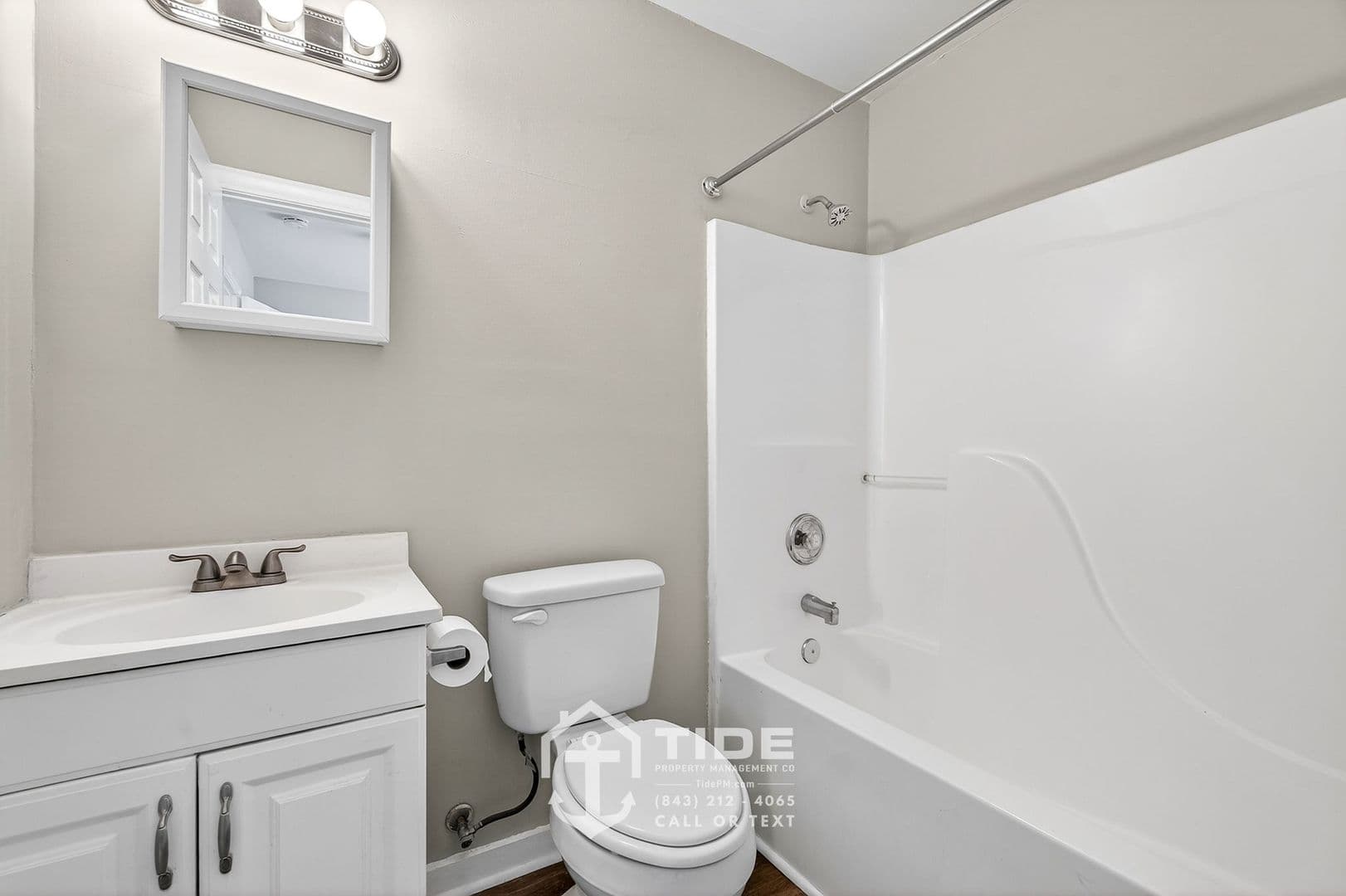 North Charleston Apartment: 2220 Van Buren Ave