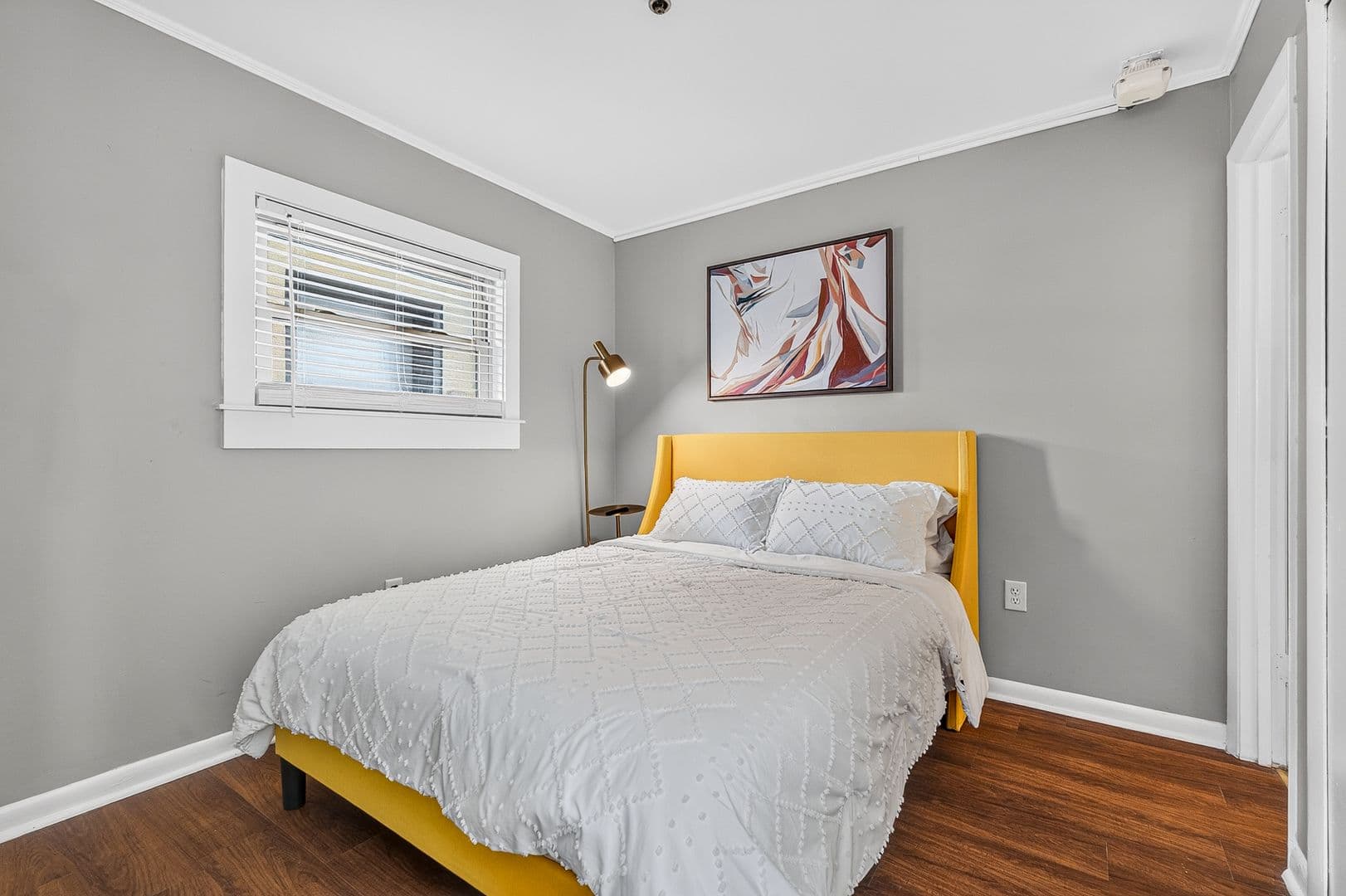 Charleston Apartment: 40 Bee Street