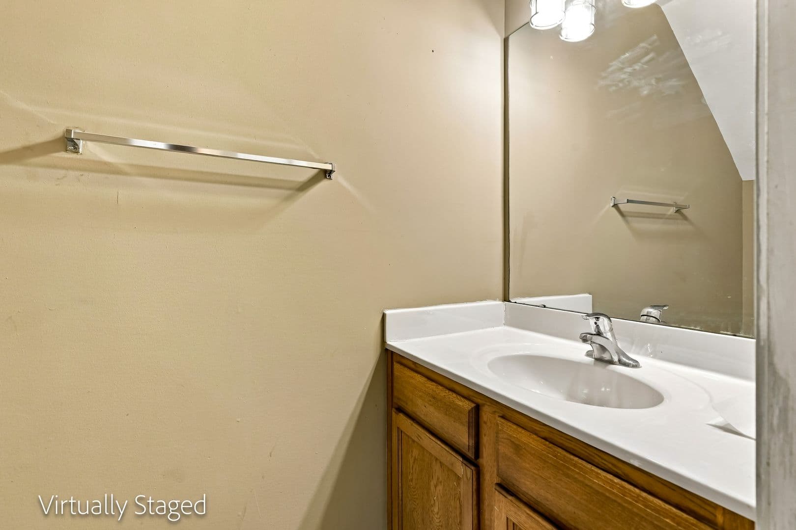 Charlotte House: 822 Oakshire Cir