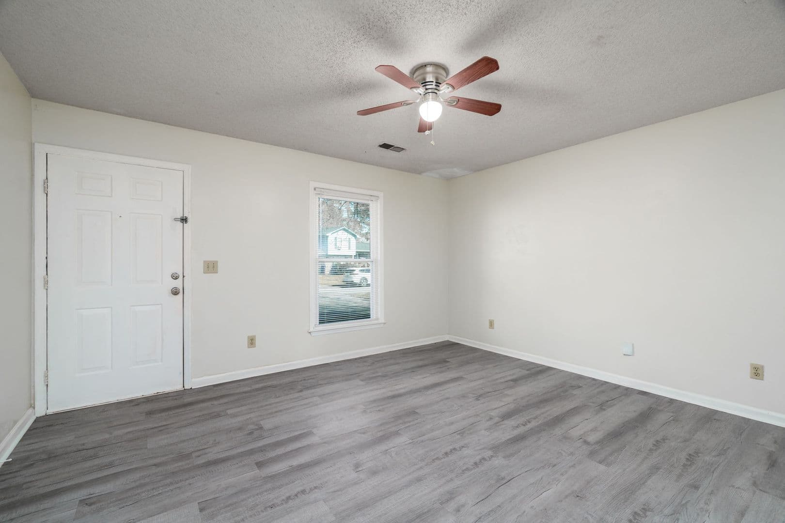 Summerville Apartment: 118 Roberta Drive