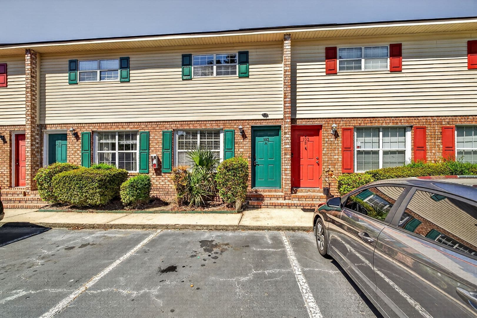Ladson House: 103 A Hickory Lane
