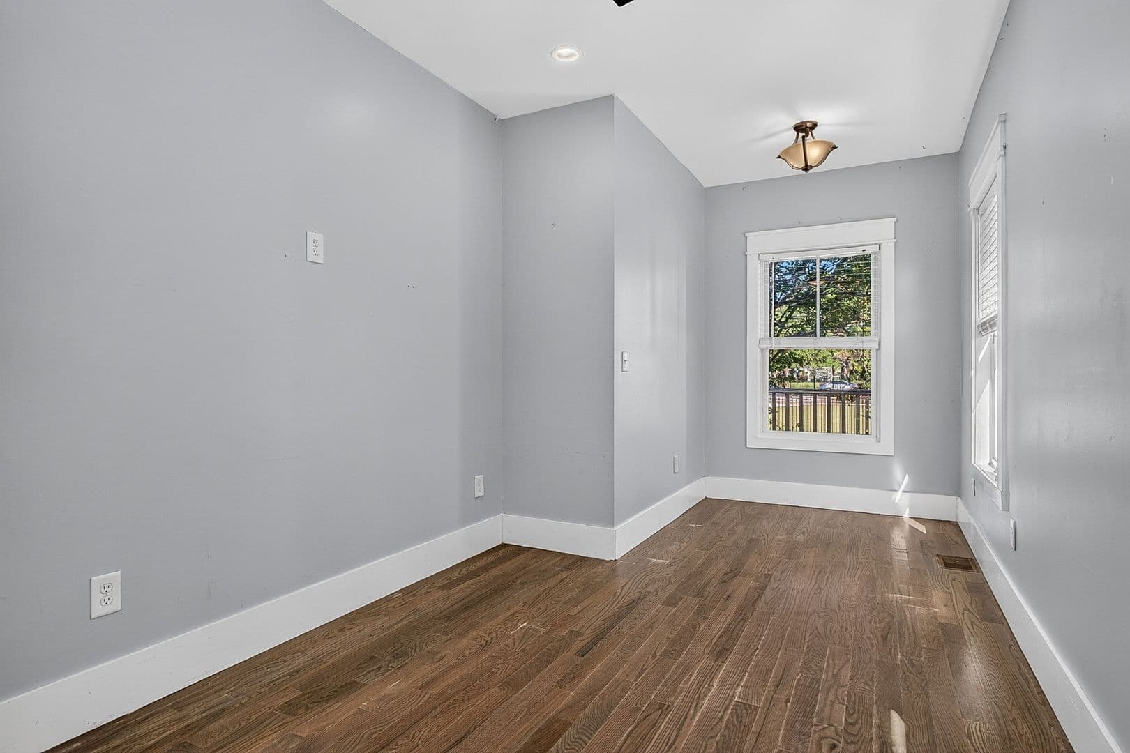 Charleston Apartment: 5 E Hampstead Square