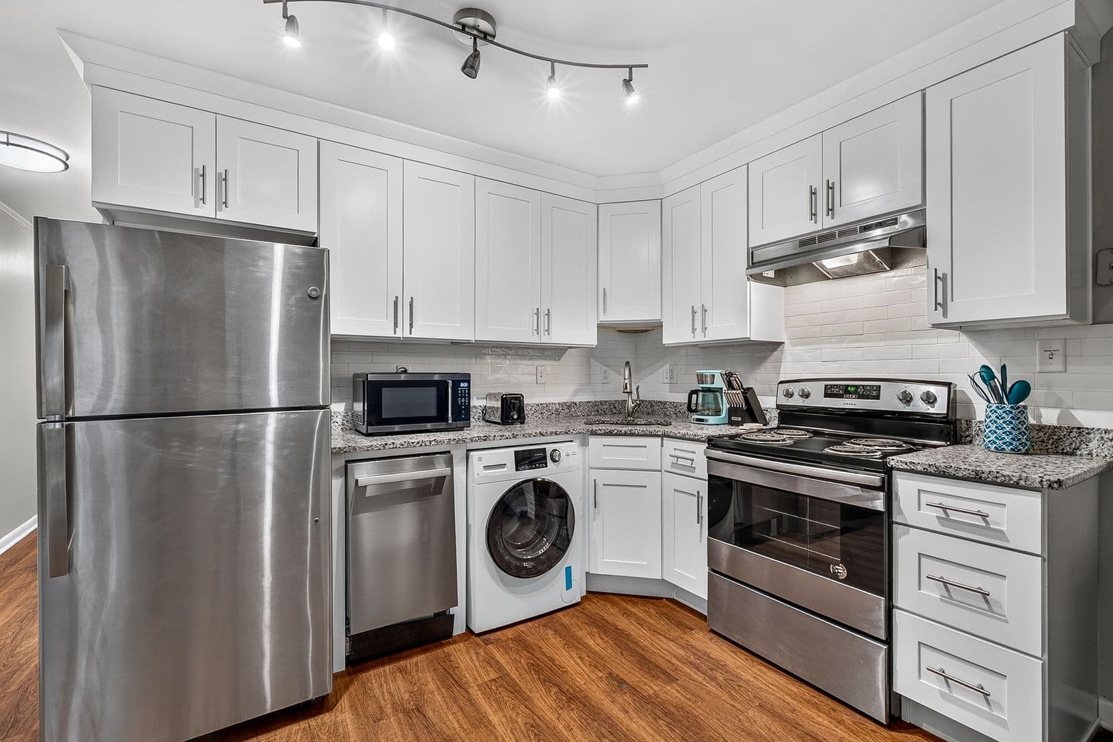 Charleston Apartment: 40 Bee Street