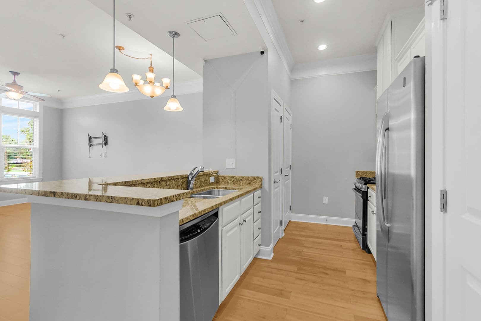 Daniel Island House: 200 River Landing Drive