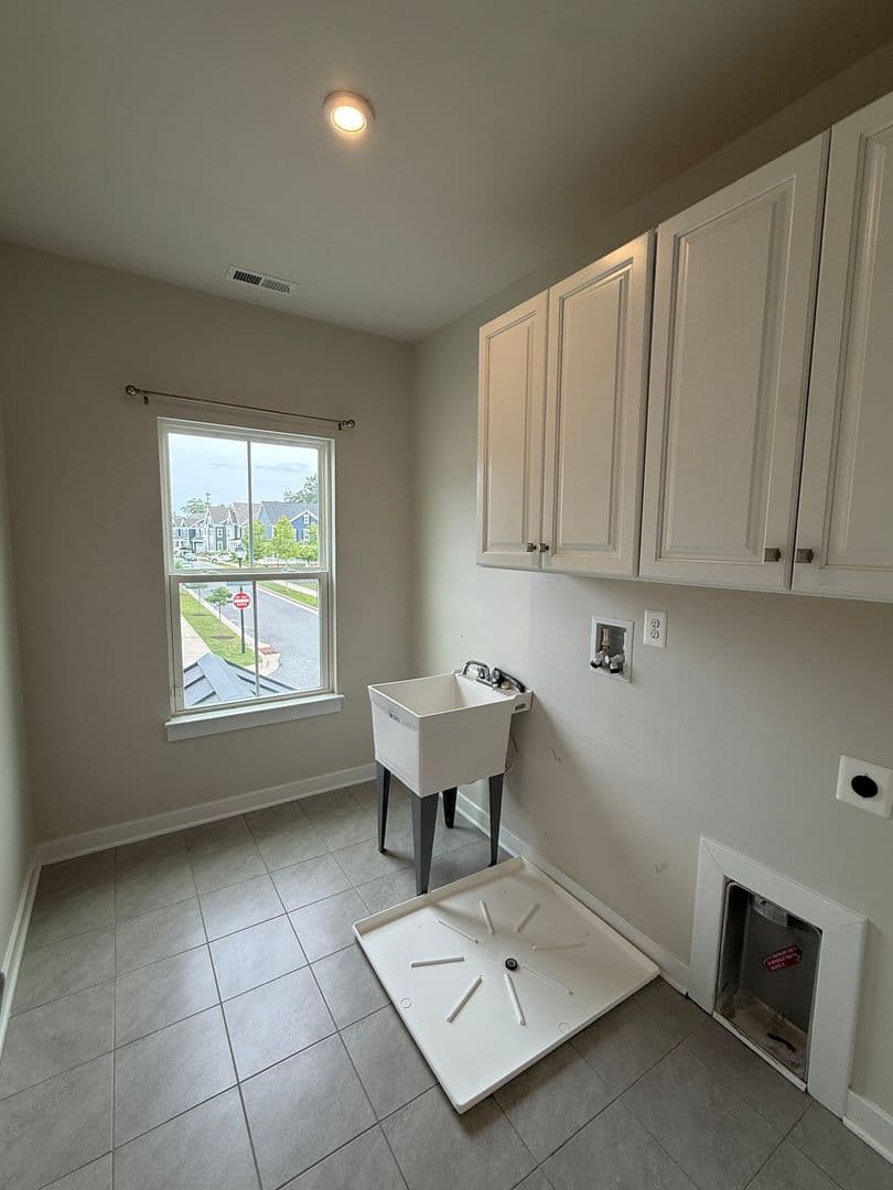 Middle River House: 506 Ladywell St