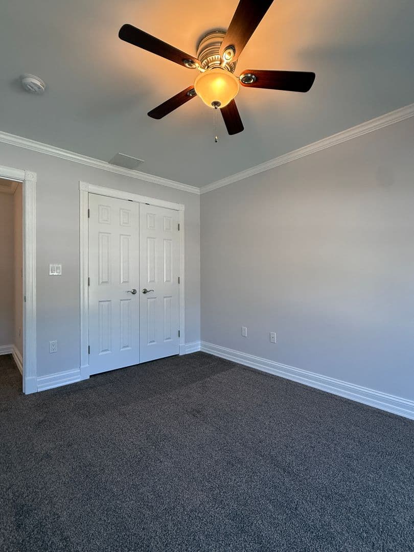 Parkville House: 8915 Whitecliff Ln
