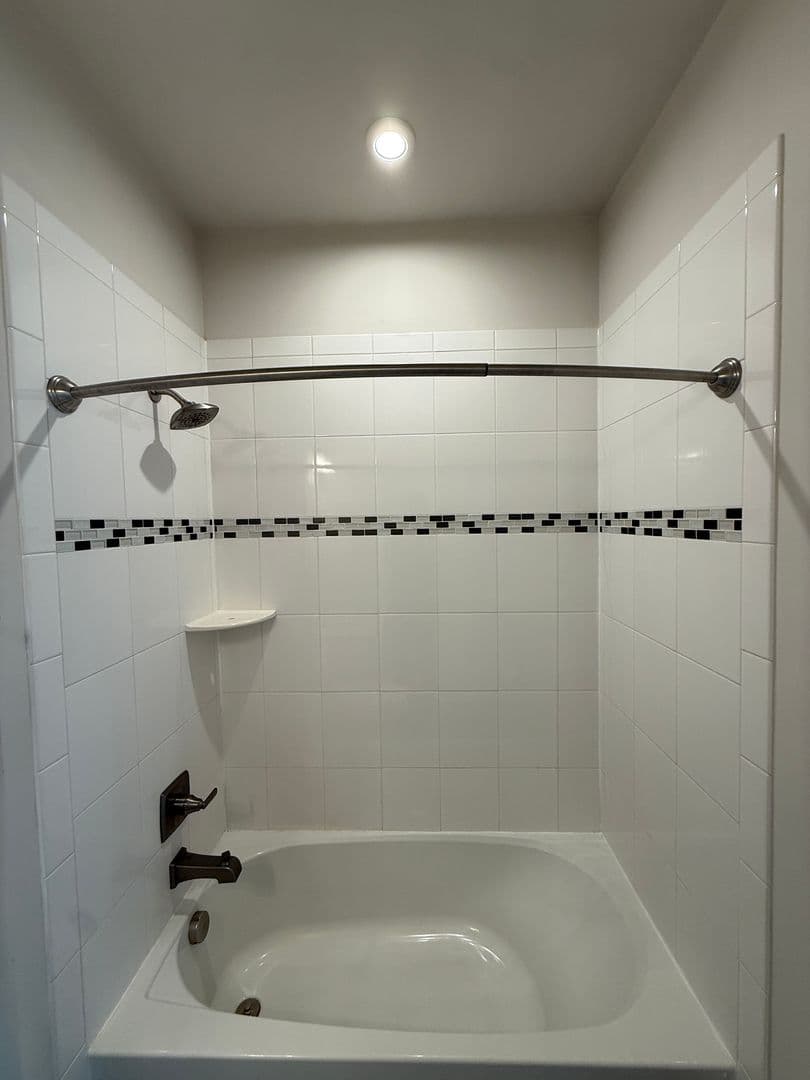 Middle River House: 506 Ladywell St