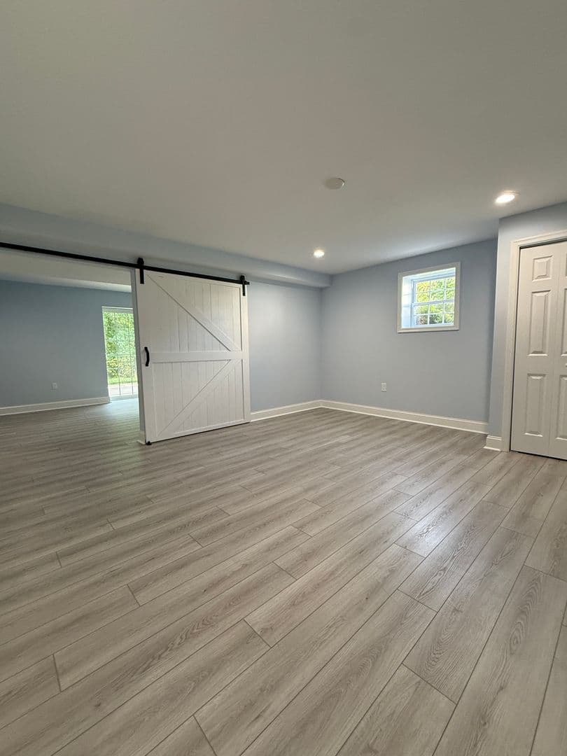 Parkville House: 8915 Whitecliff Ln