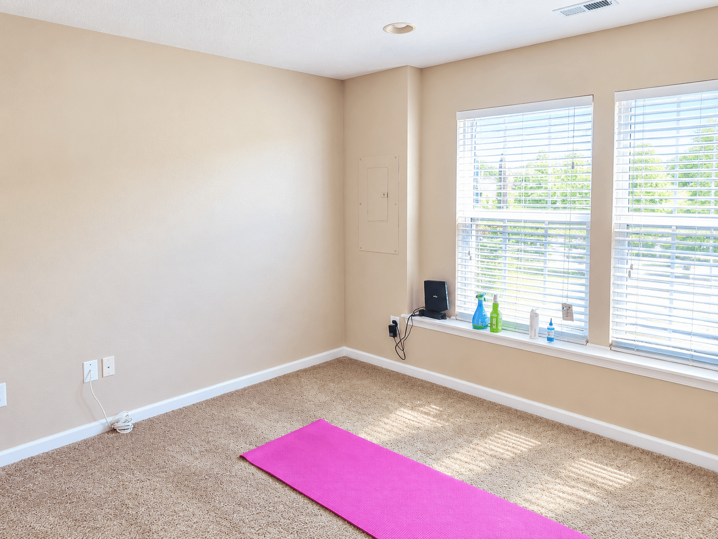 Middle River Townhome: 9829 Biggs Rd