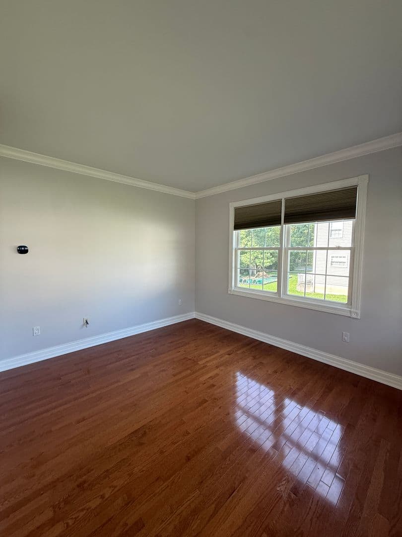 Parkville House: 8915 Whitecliff Ln