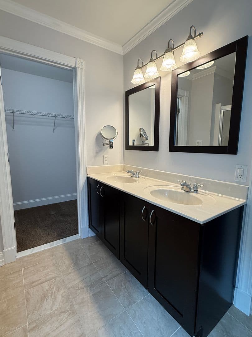 Parkville House: 8915 Whitecliff Ln