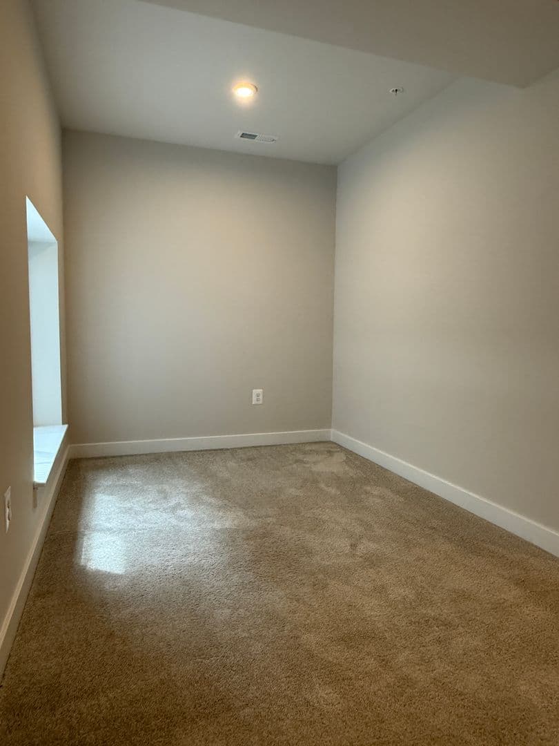 Middle River House: 506 Ladywell St