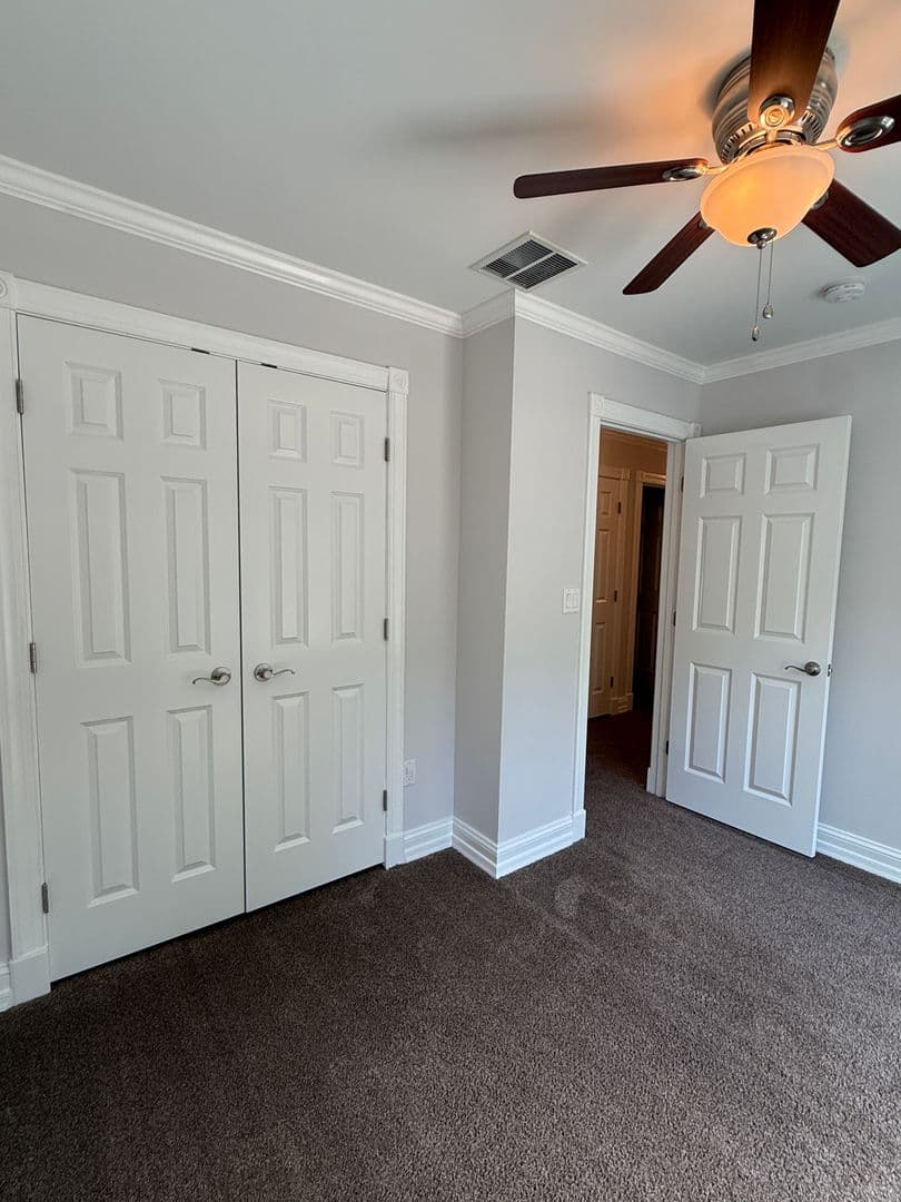 Parkville House: 8915 Whitecliff Ln