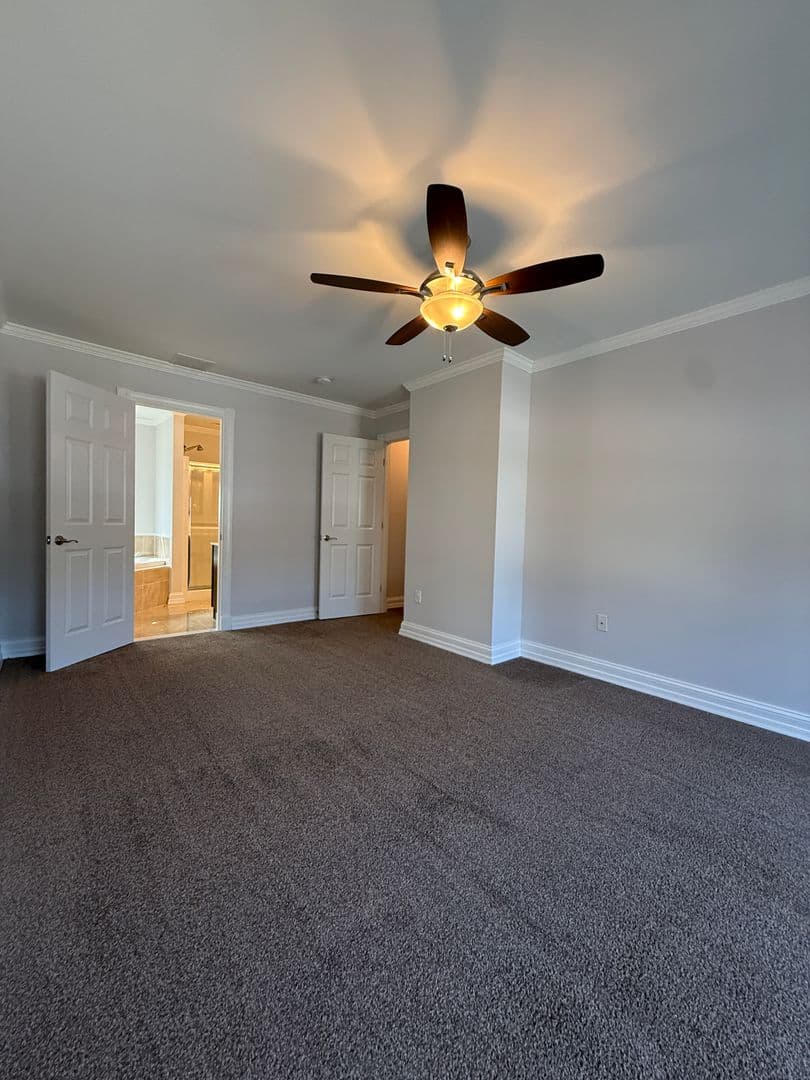 Parkville House: 8915 Whitecliff Ln