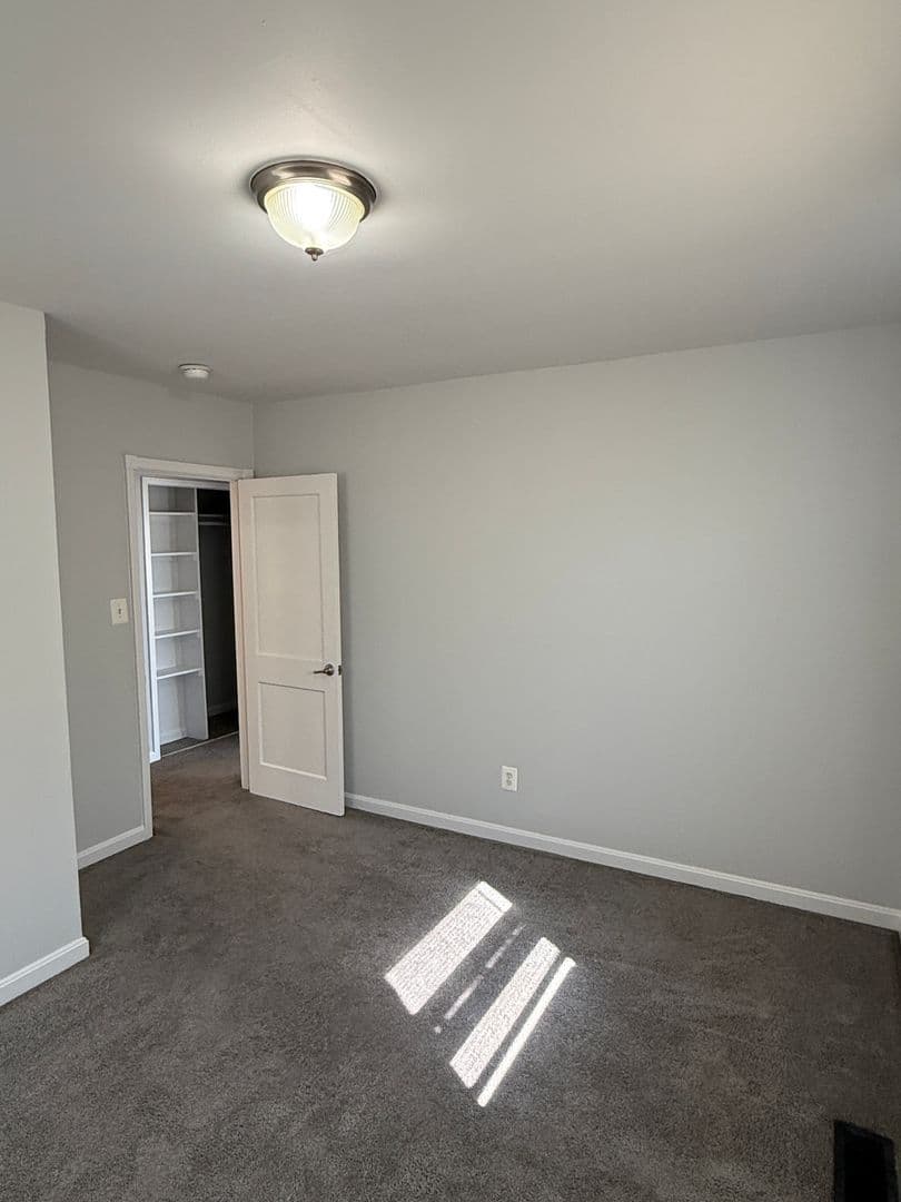 Aberdeen Apartment: Grant St