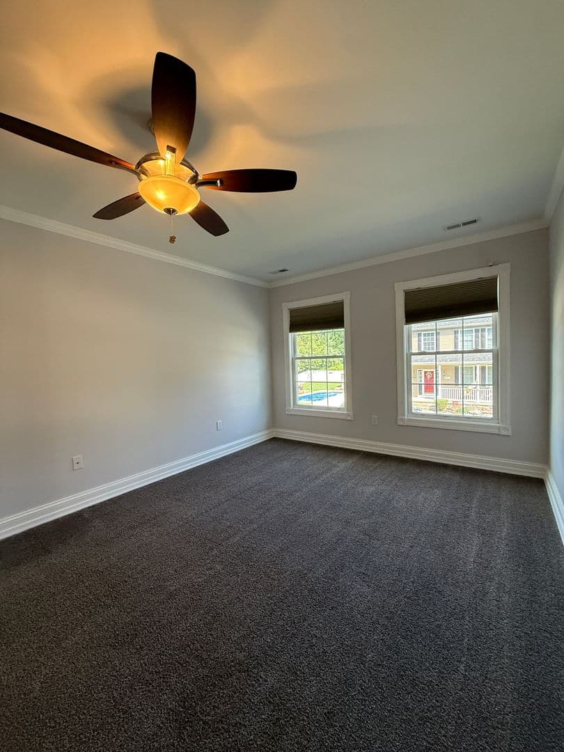 Parkville House: 8915 Whitecliff Ln