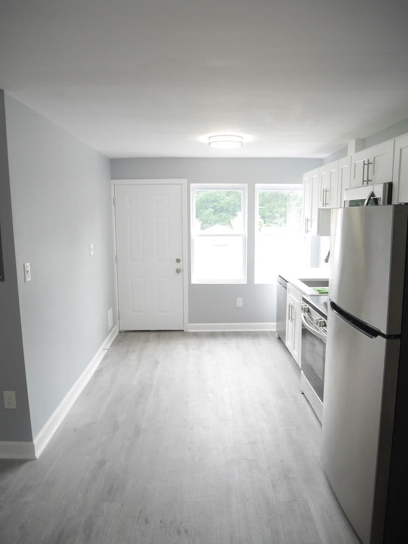 Essex Apartment: 325-331 S. Marlyn Ave