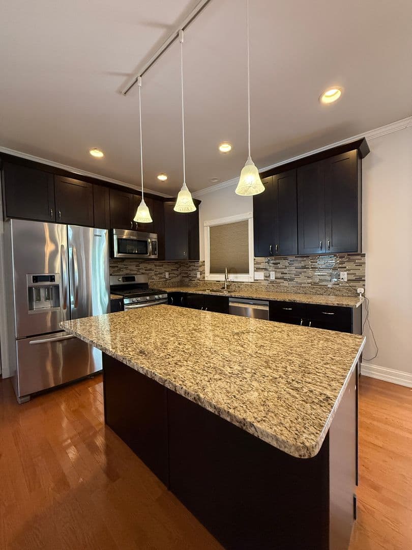 Parkville House: 8915 Whitecliff Ln
