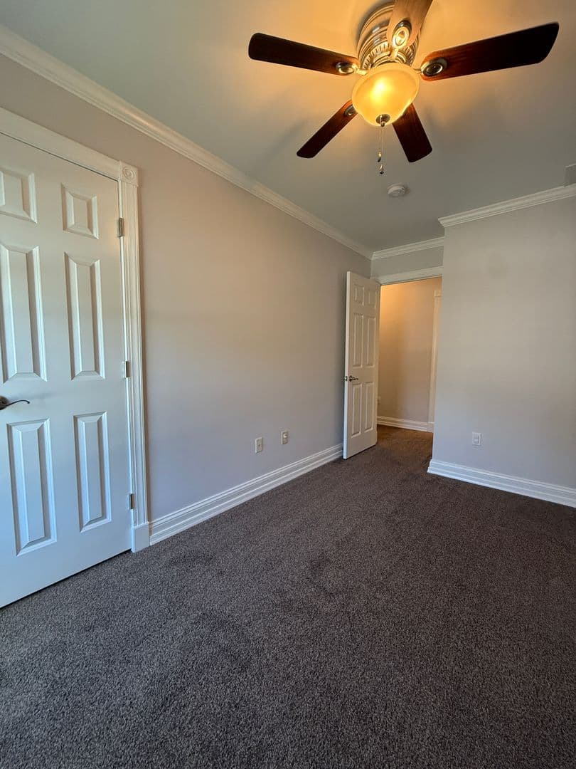 Parkville House: 8915 Whitecliff Ln