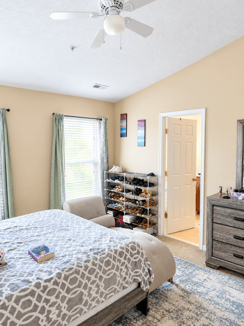 Middle River Townhome: 9829 Biggs Rd
