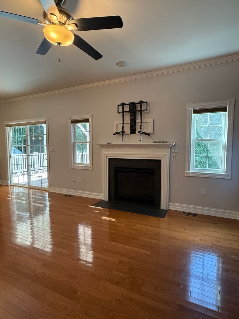 Parkville House: 8915 Whitecliff Ln
