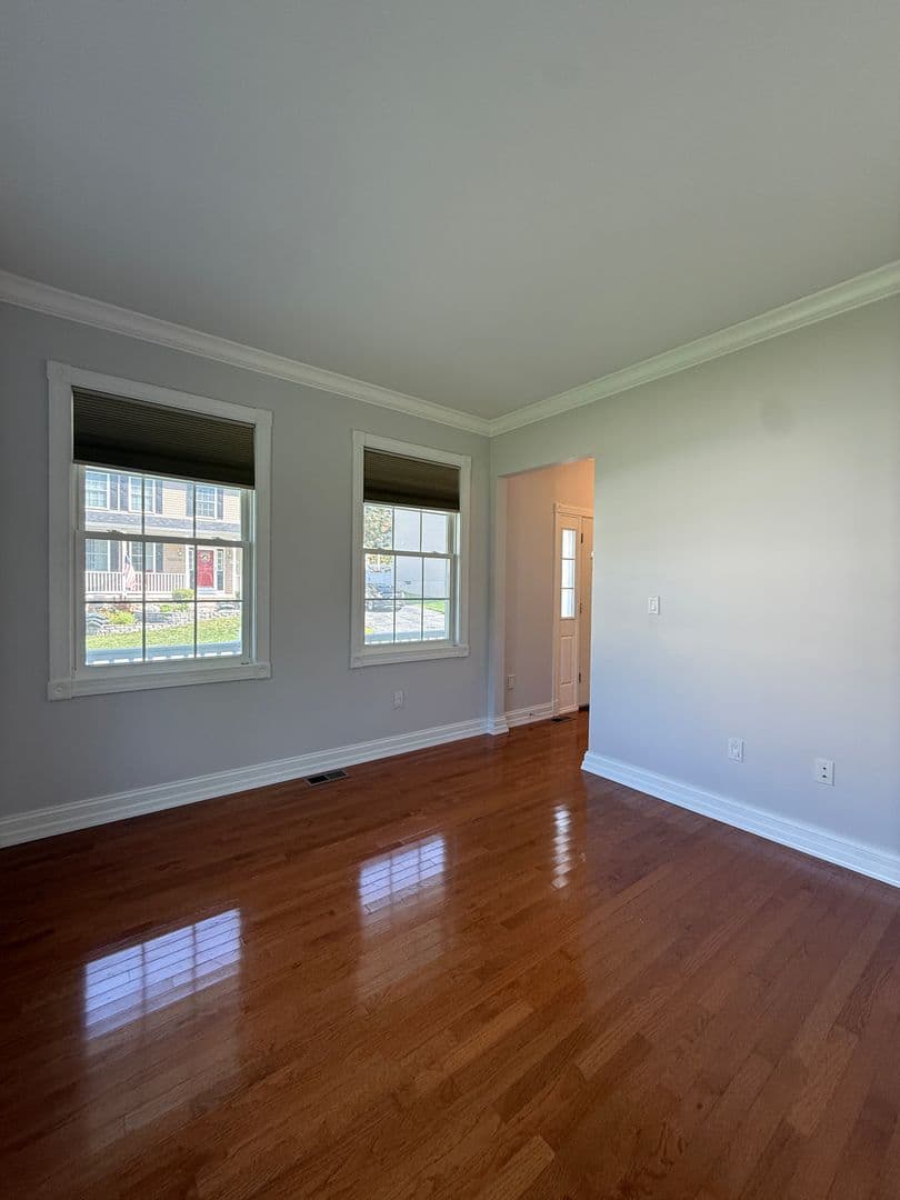 Parkville House: 8915 Whitecliff Ln