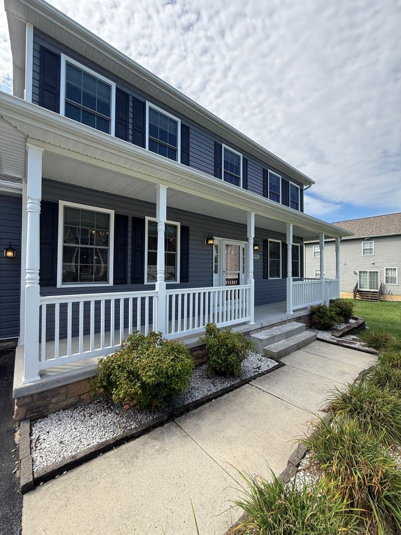Parkville House: 8915 Whitecliff Ln