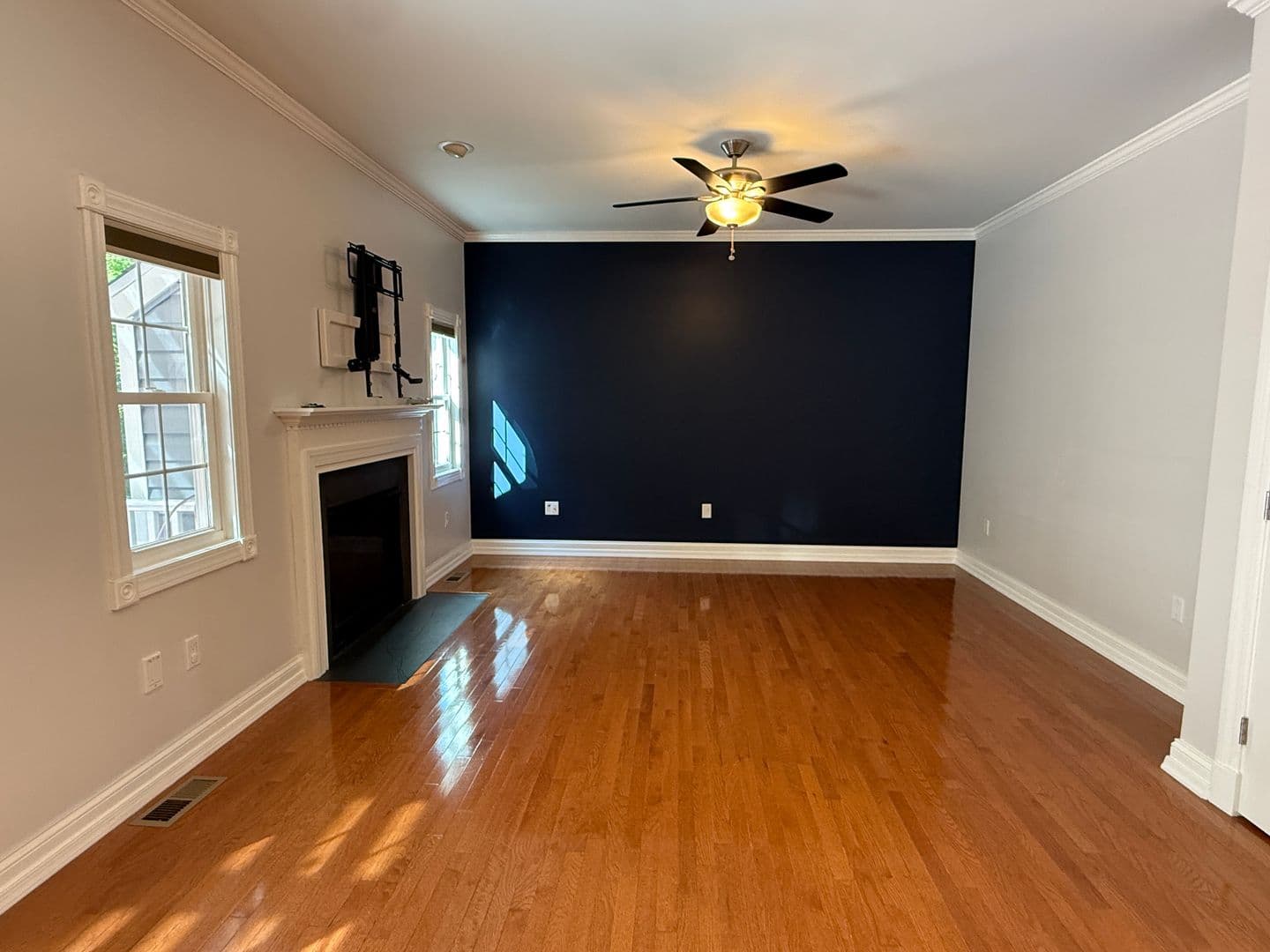 Parkville House: 8915 Whitecliff Ln