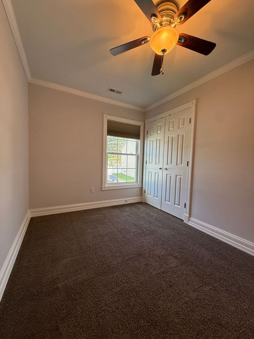 Parkville House: 8915 Whitecliff Ln