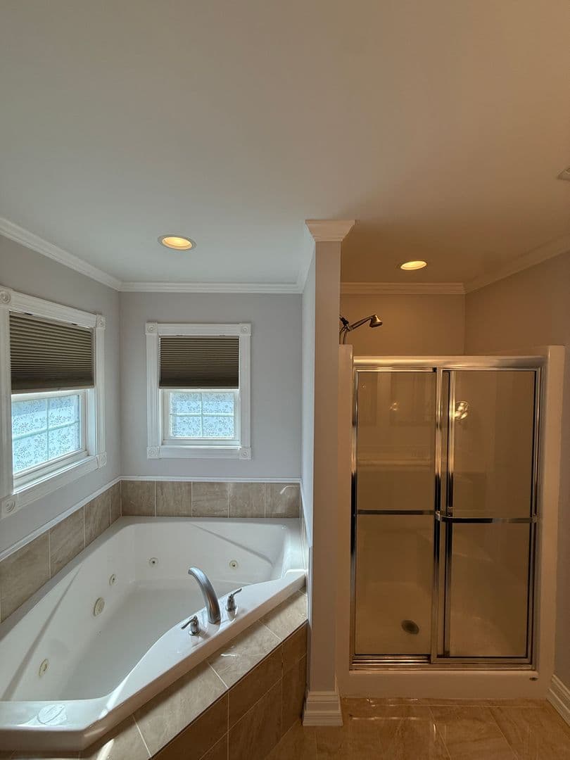 Parkville House: 8915 Whitecliff Ln