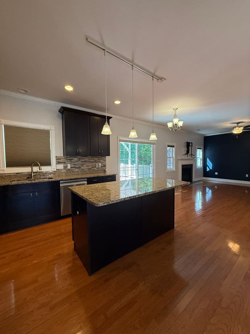 Parkville House: 8915 Whitecliff Ln