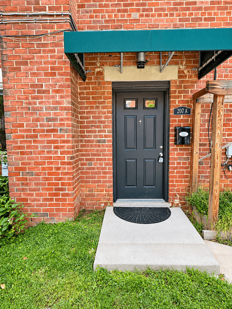 Rockville Apartment: 205 Dawson Ave