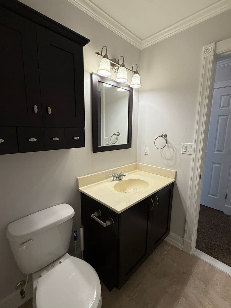 Parkville House: 8915 Whitecliff Ln