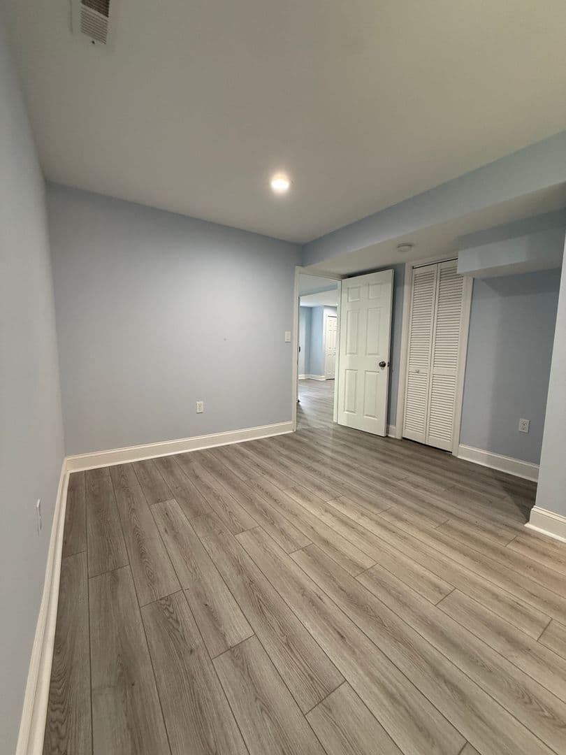 Parkville House: 8915 Whitecliff Ln