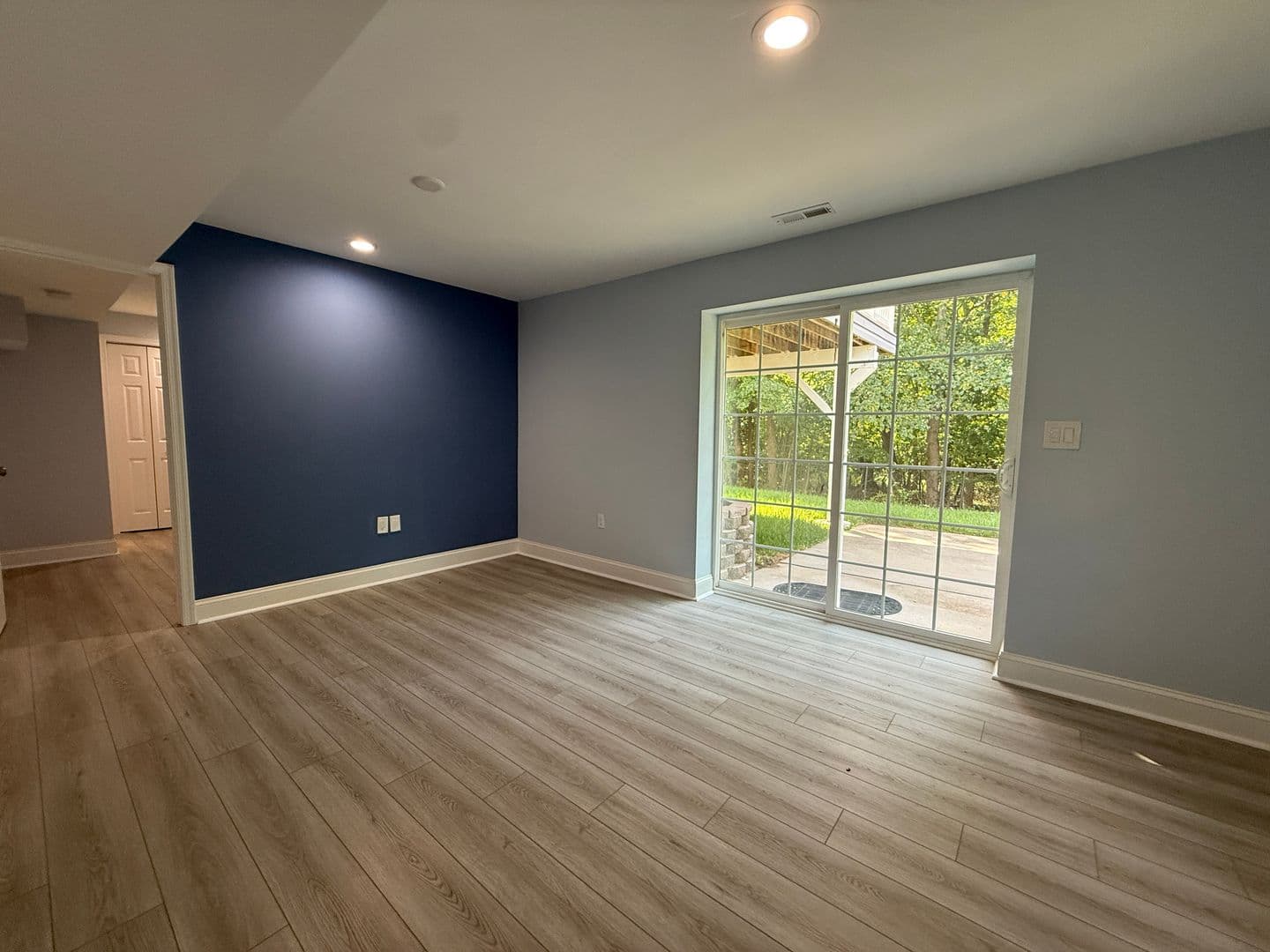 Parkville House: 8915 Whitecliff Ln