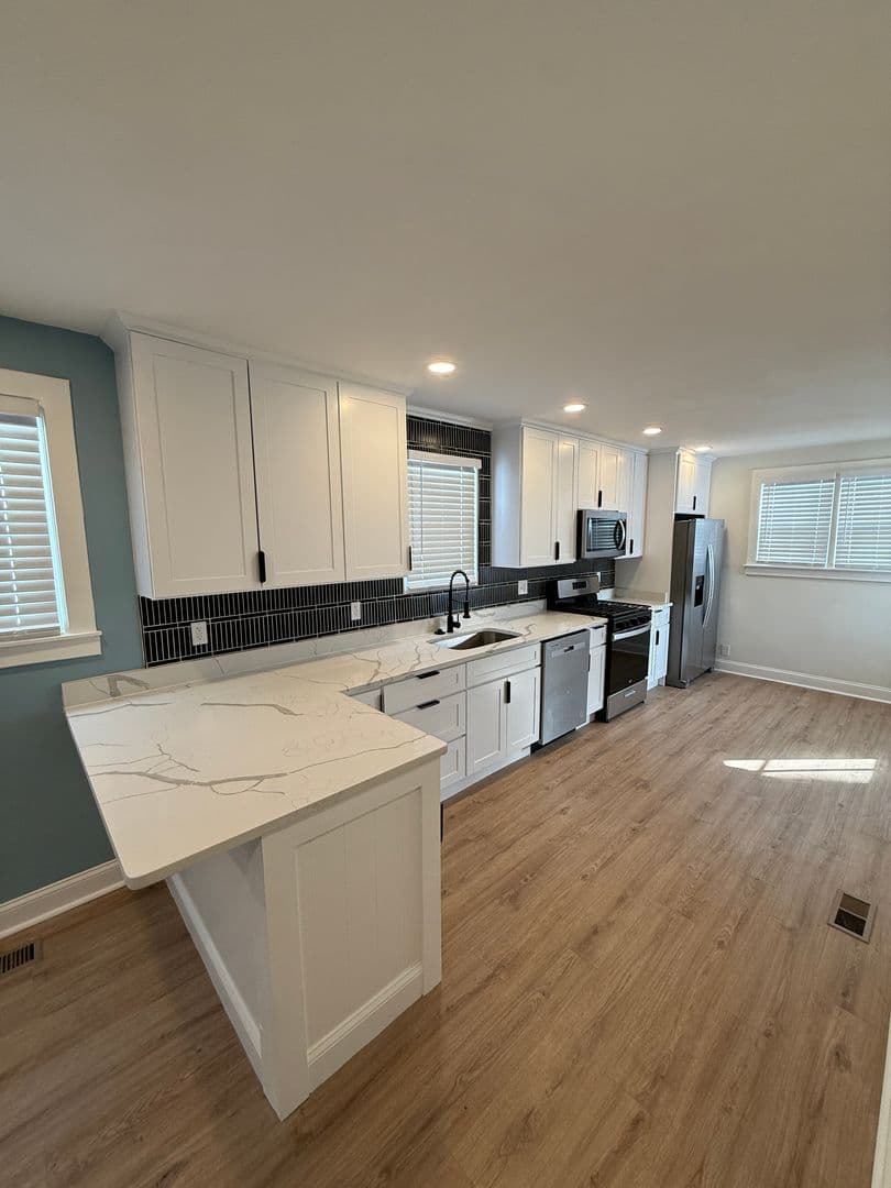 Essex House: 511 Riverside Rd