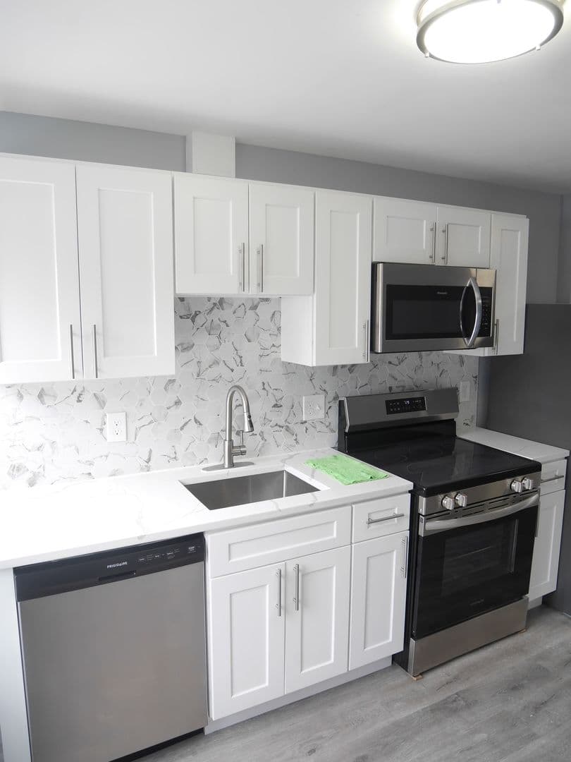 Essex Apartment: 325-331 S. Marlyn Ave
