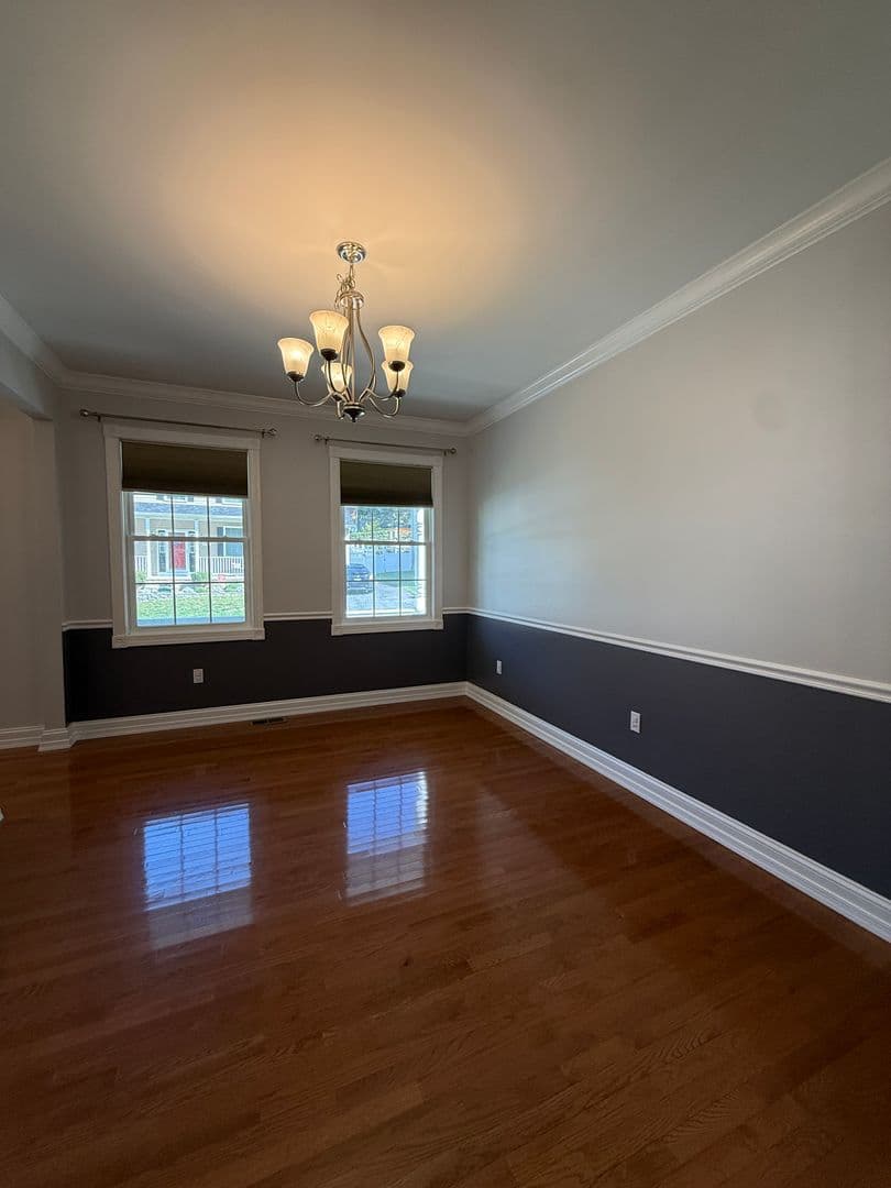 Parkville House: 8915 Whitecliff Ln