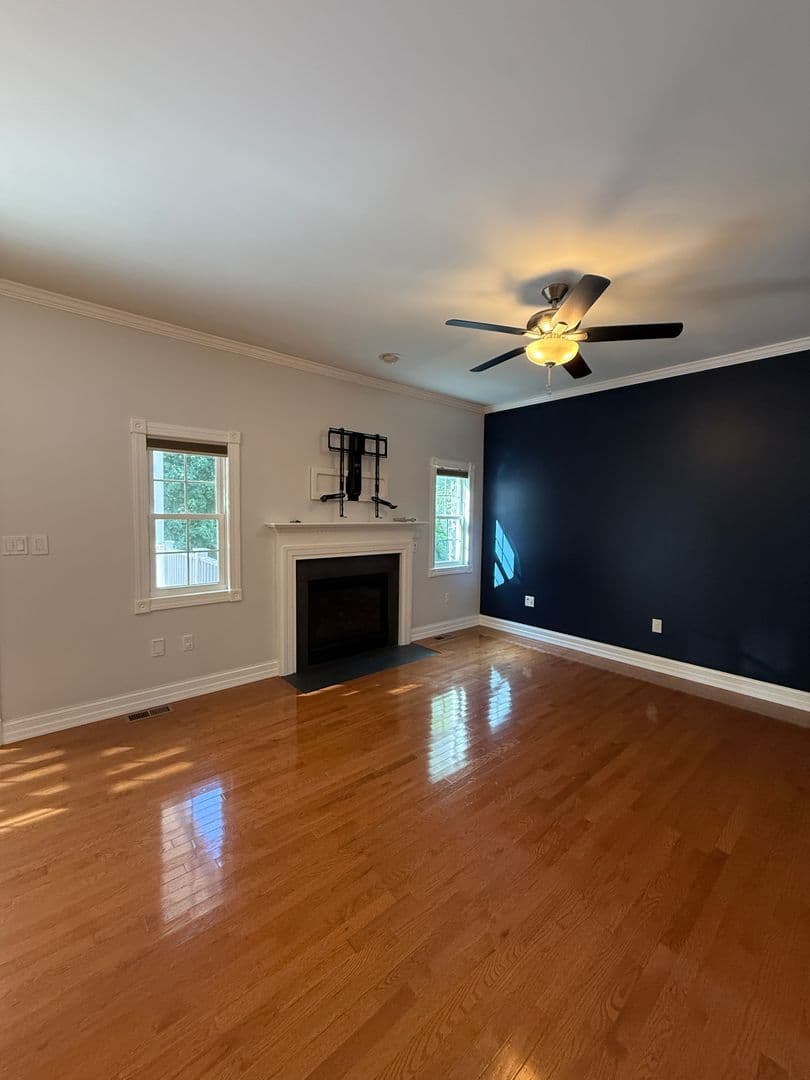 Parkville House: 8915 Whitecliff Ln