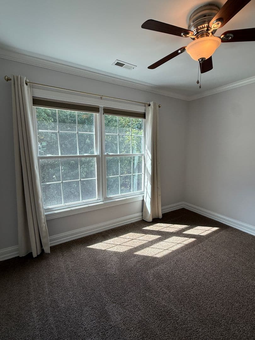 Parkville House: 8915 Whitecliff Ln